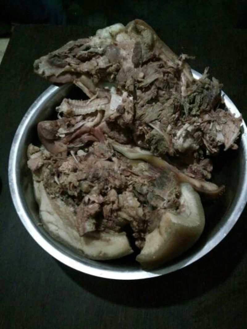 猪头食用方肉加工