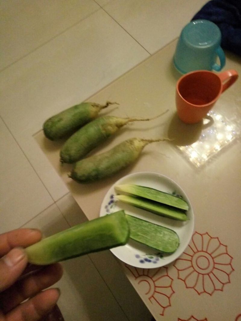 里外绿水果萝卜，春秋季种植，库存供货。滕州