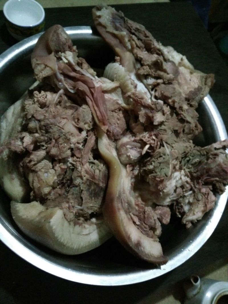 猪头食用方肉加工