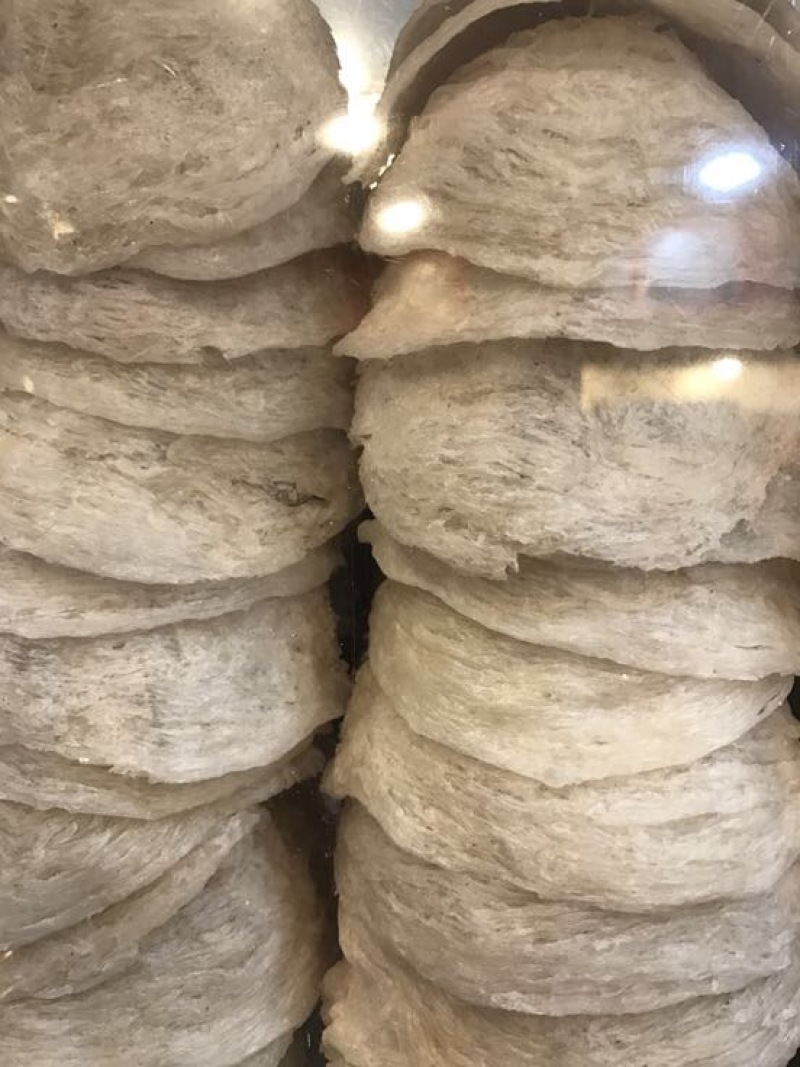 优选燕窝印度尼西亚石板上燕子用体内的物质做出来的燕窝