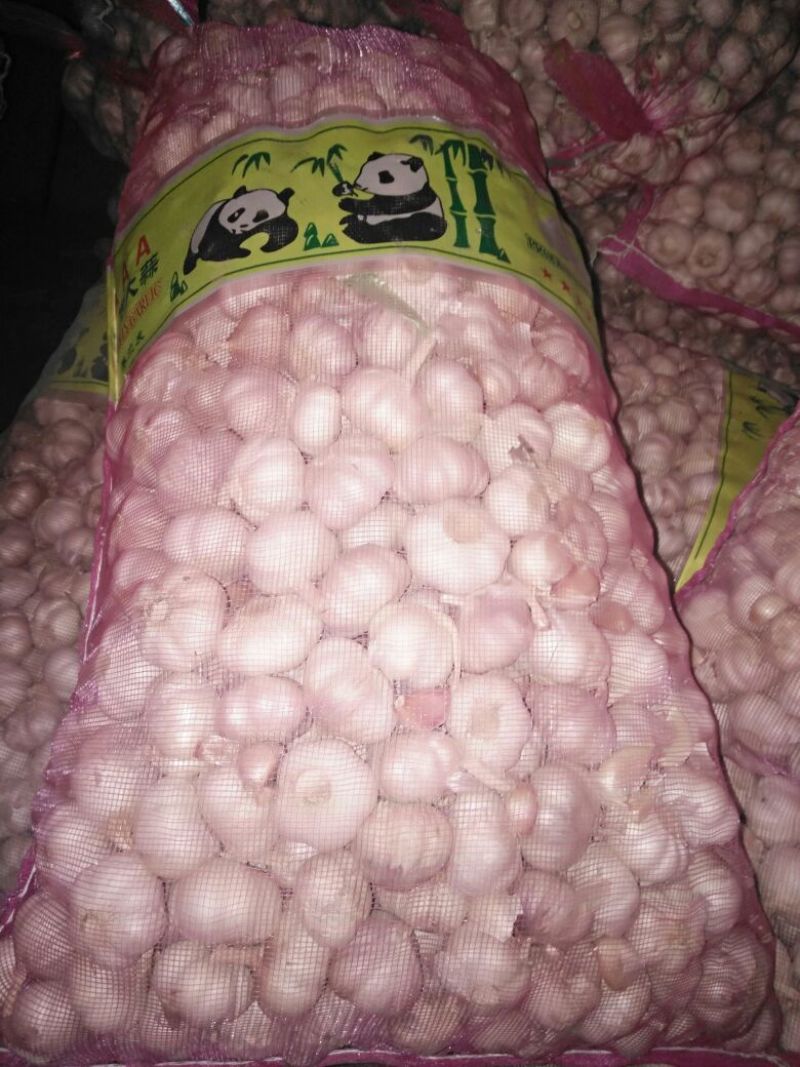 大蒜，金乡大蒜，各种规格型号都有，按客户需求分拣加工，，