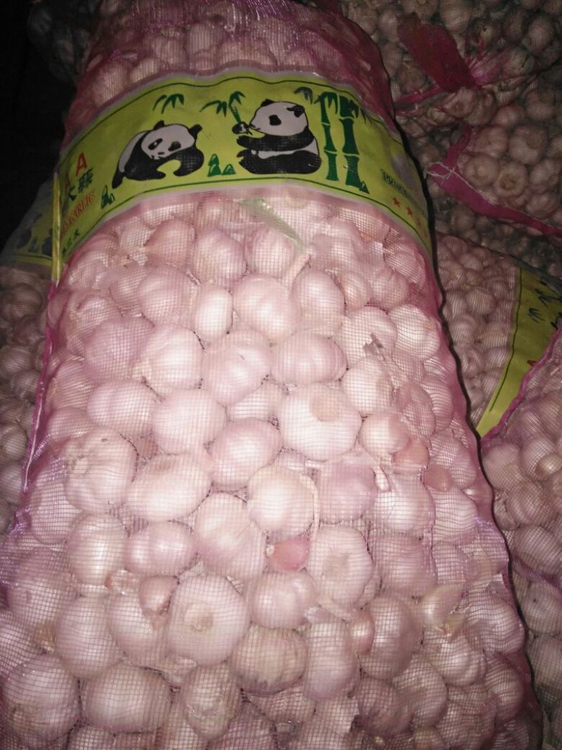 大蒜，金乡大蒜，各种规格型号都有，按客户需求分拣加工，，