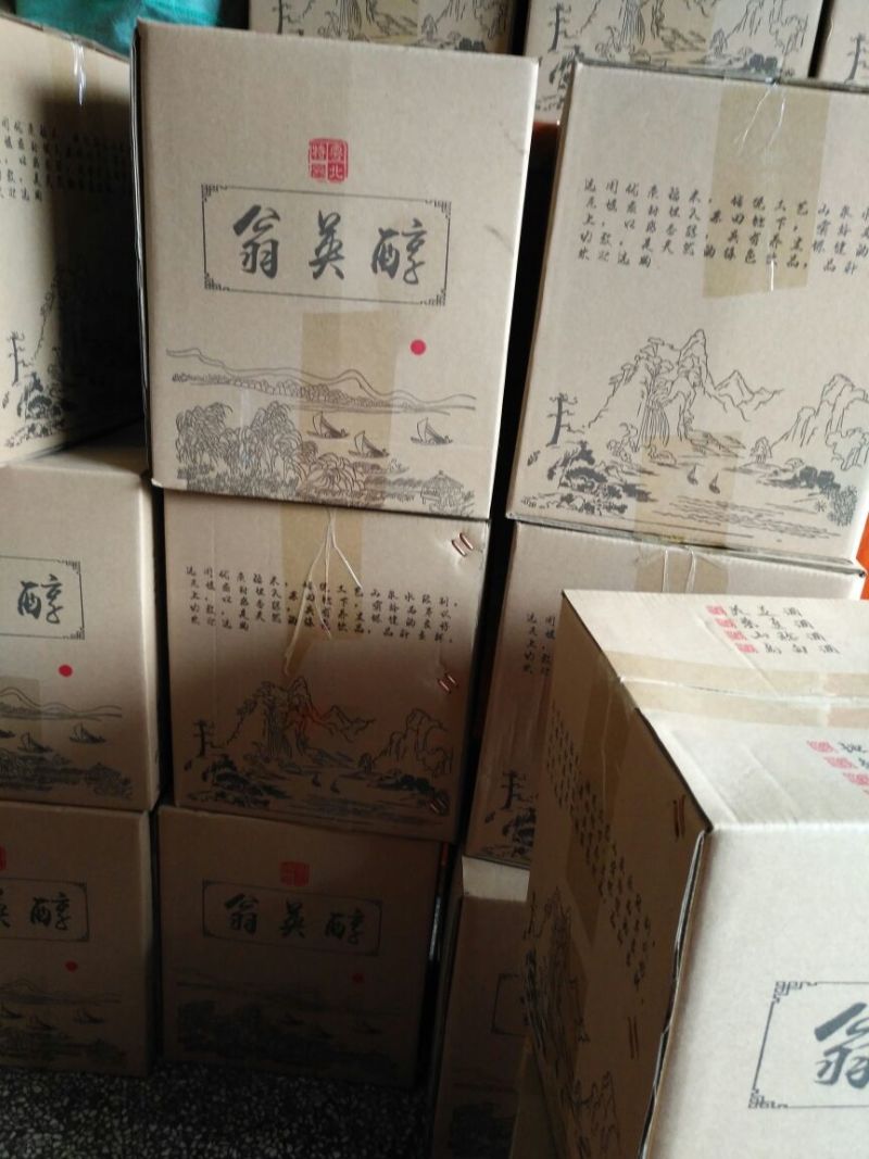 纯粮地窖酒十斤装地窖酒，都是三年以上的各种地窖酒，招代理