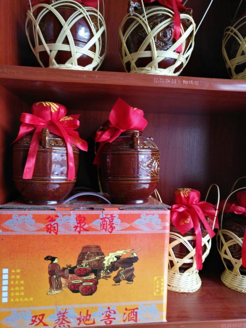 纯粮地窖酒十斤装地窖酒，都是三年以上的各种地窖酒，招代理