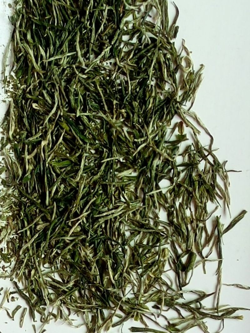 绿茶江西庐山手工绿茶，条形紧密，口味纯正，做工精细