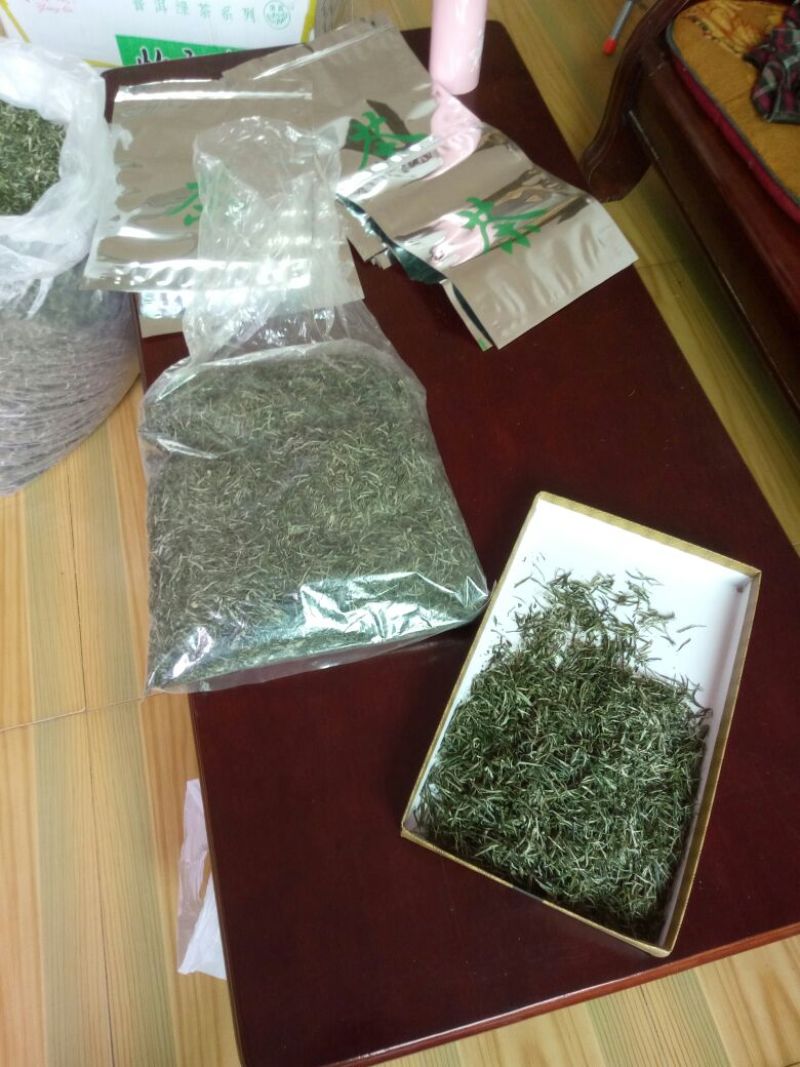 绿茶江西庐山手工绿茶，条形紧密，口味纯正，做工精细