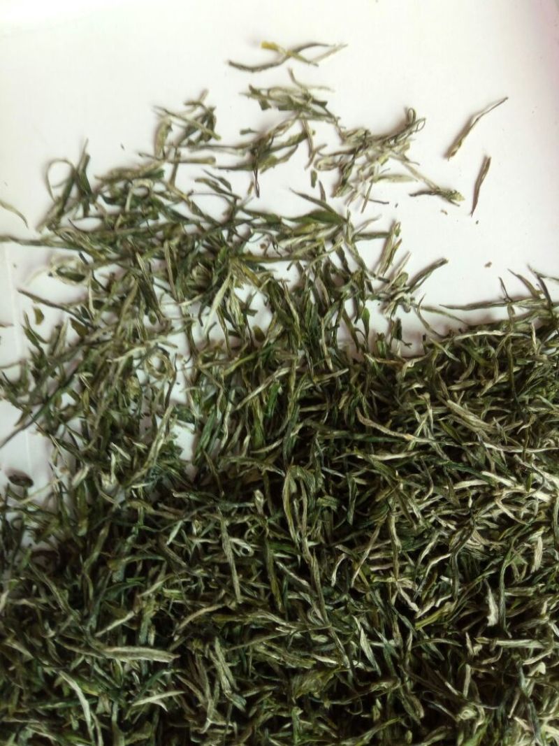 绿茶江西庐山手工绿茶，条形紧密，口味纯正，做工精细