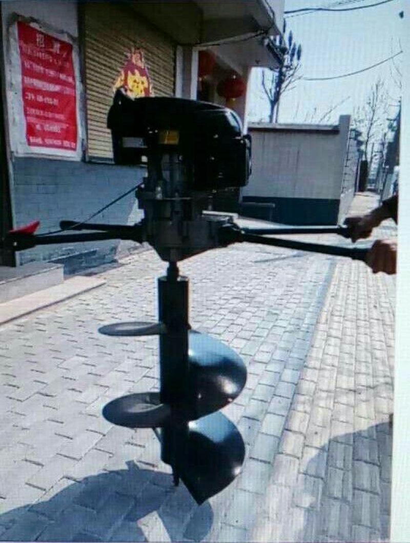 挖坑机