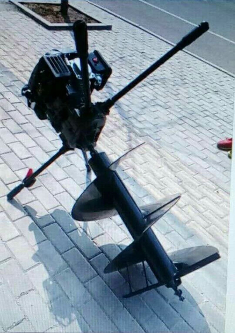 挖坑机