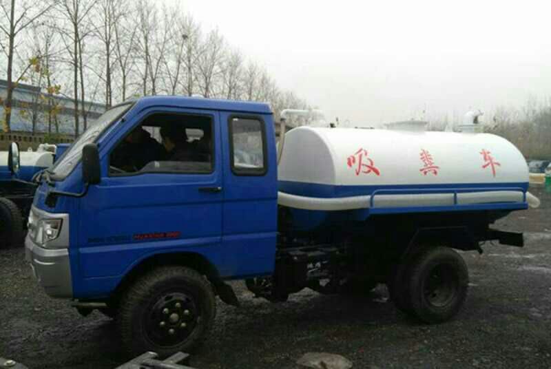 吸粪车4轮