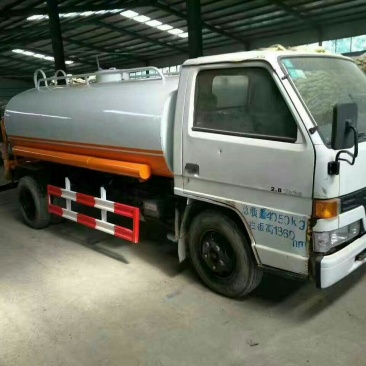 洒水车