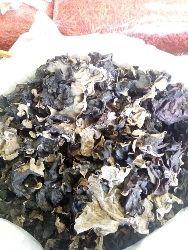 洗水木耳，过筛无碎，足干足秤