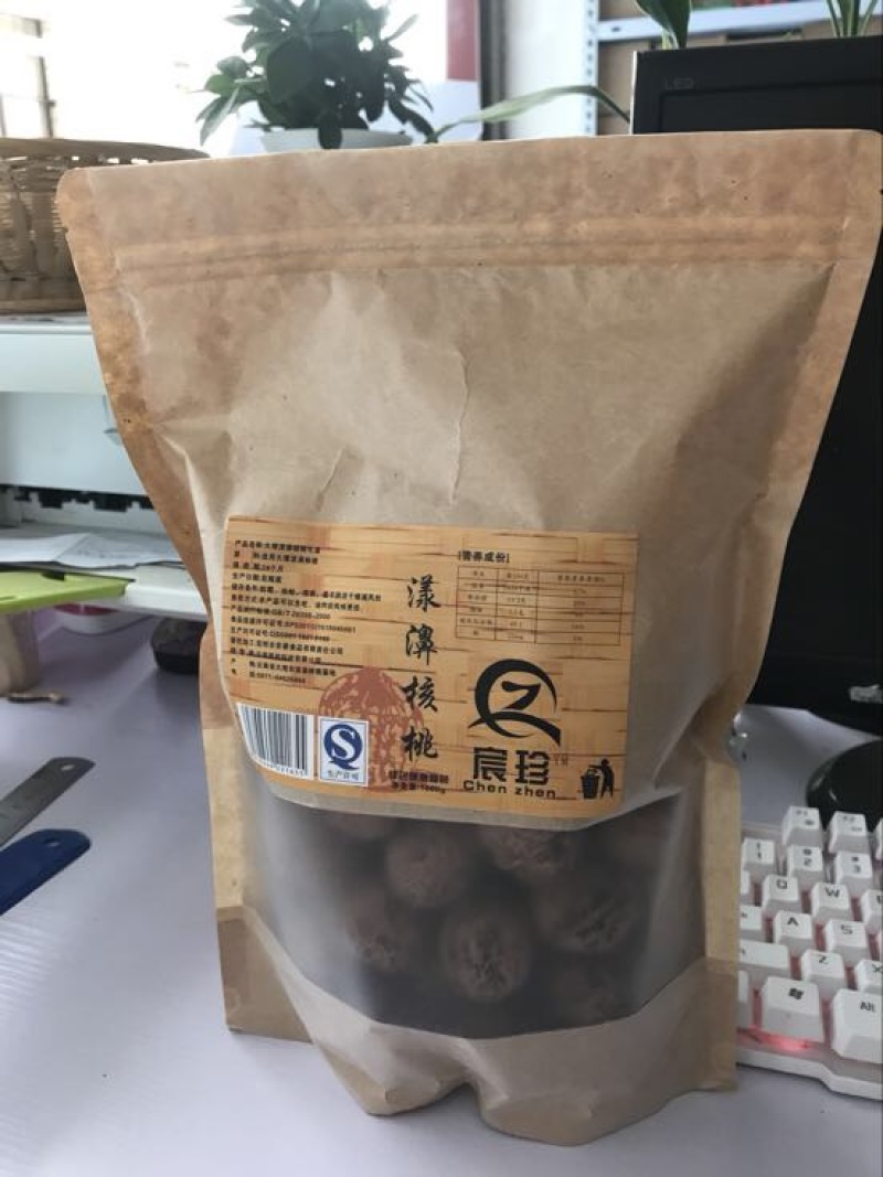 大泡核桃去皮干