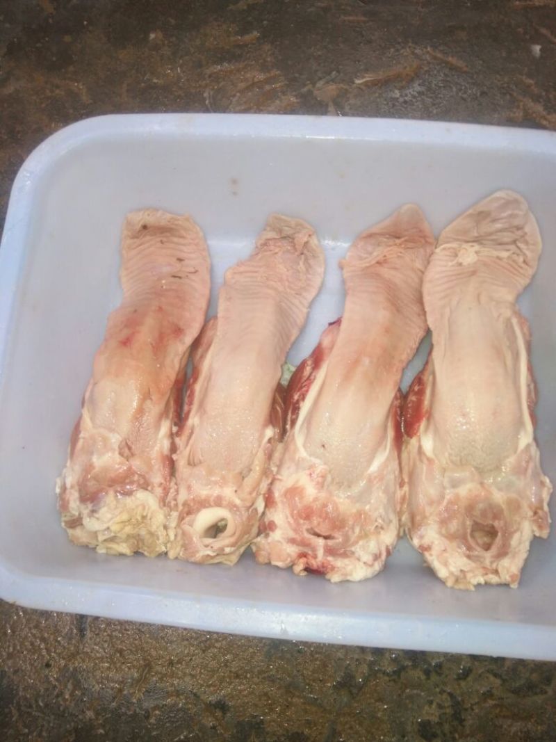 猪舌食用整猪加工