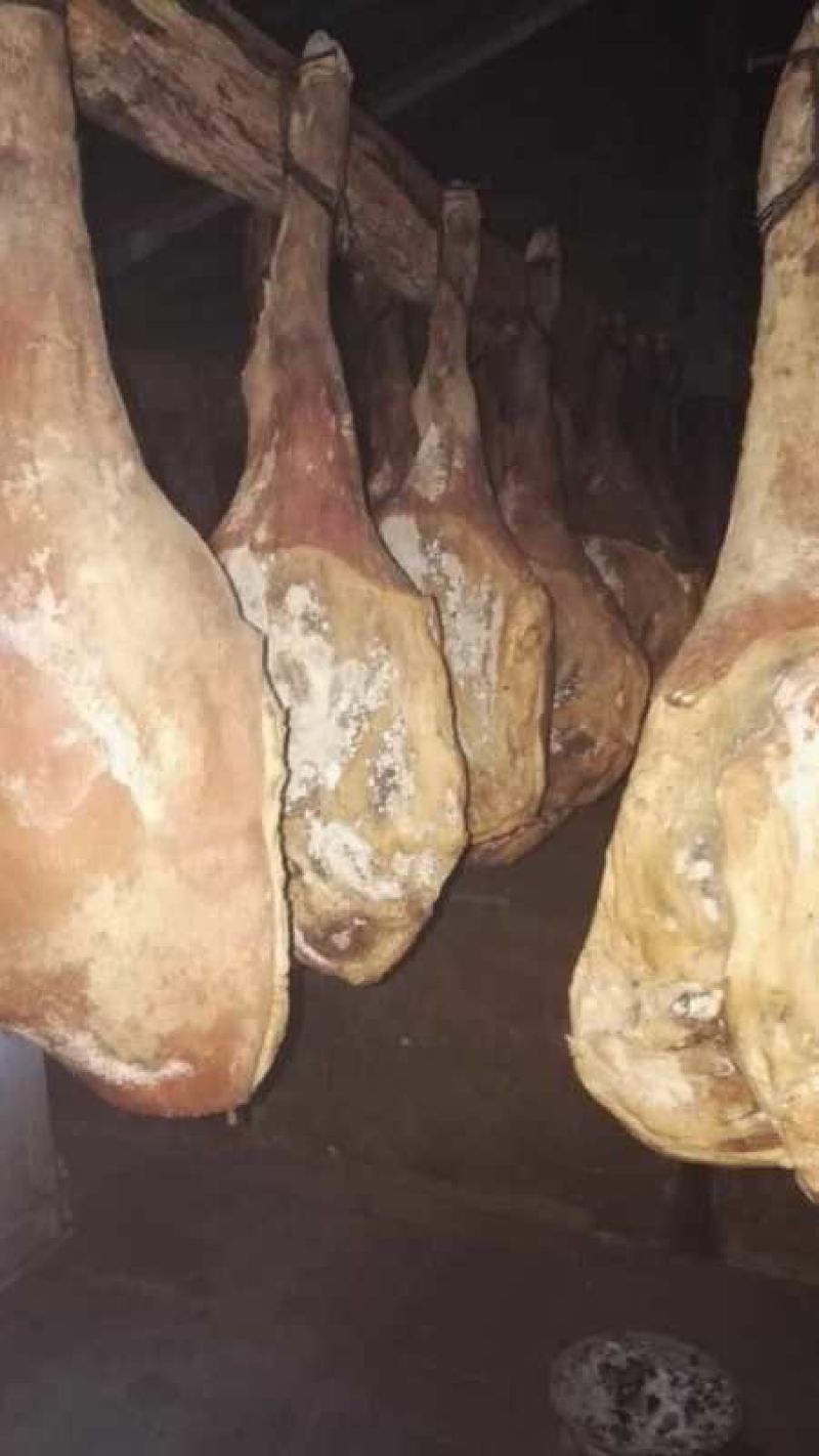 火腿大理云龙白族农家腌制