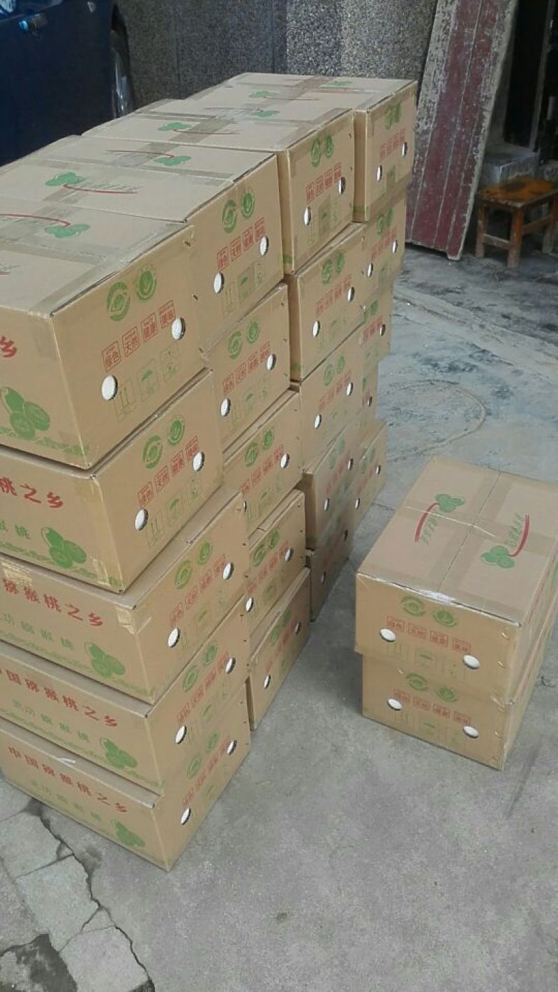 徐香猕猴桃90~100克，个头均匀，汁水饱满，绿色健康