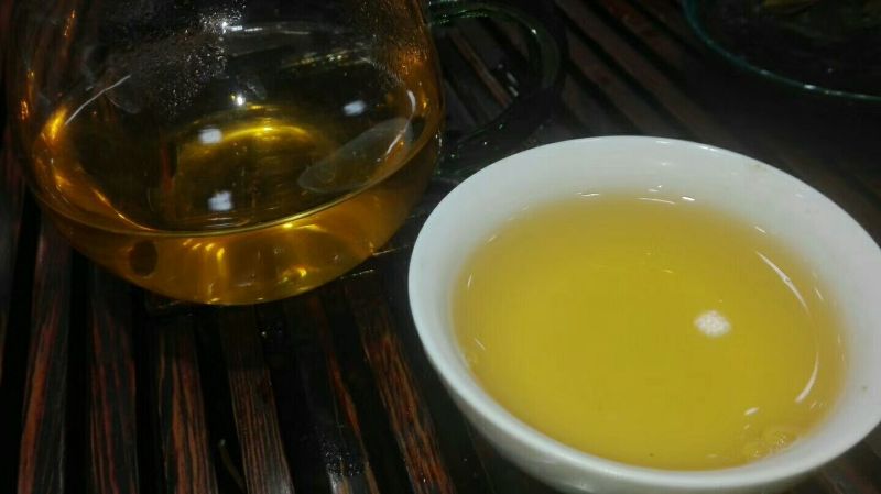 老曼娥生茶普洱青饼条索漂亮