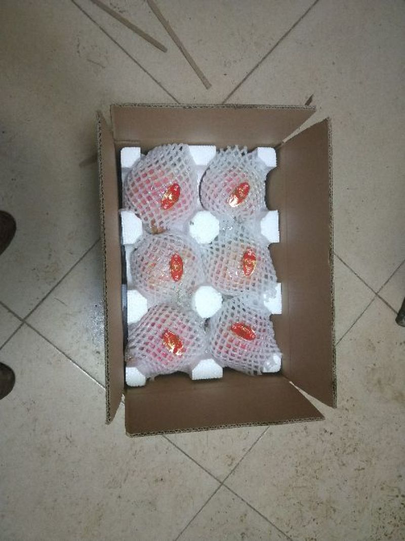 临潼石榴12只装，快递专用箱。
