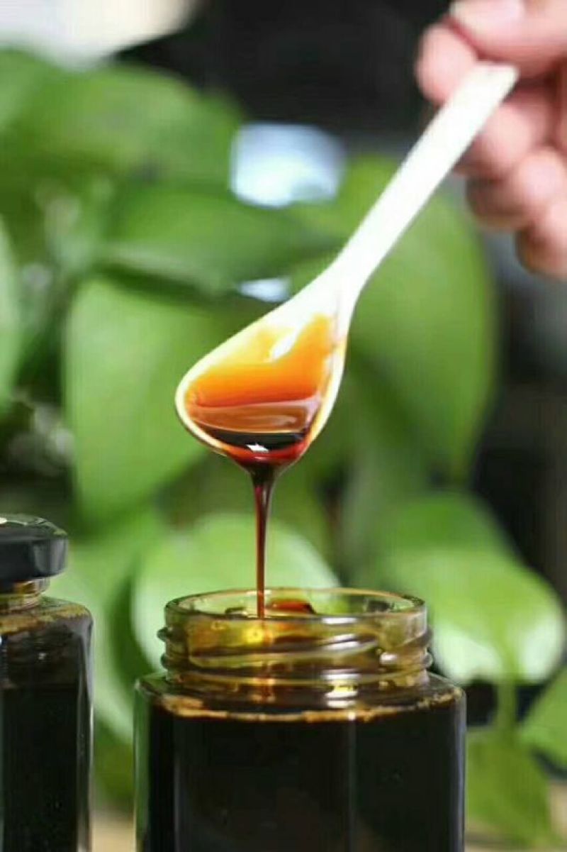 酥梨膏，源自安徽省砀山。百年果树，手工加工萃取而成