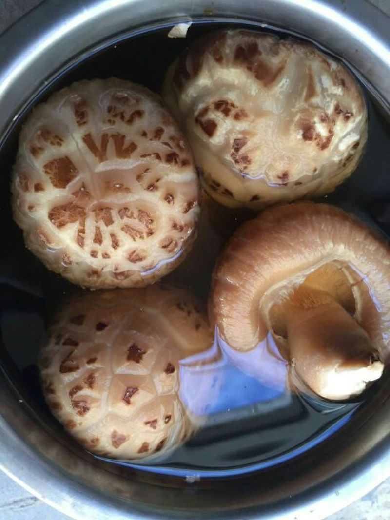 花菇泌阳白花菇干货4-7公分肉厚冬菇带脚花菇原产地批发