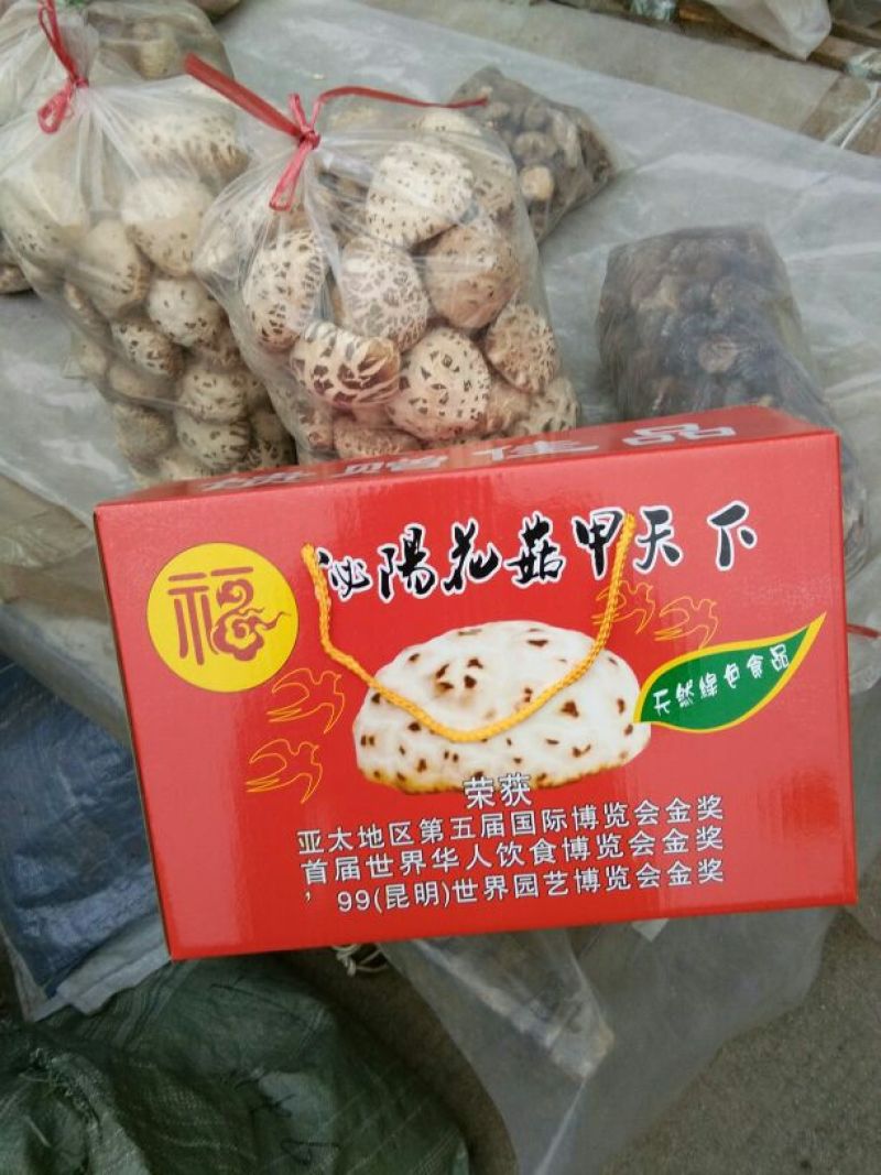 花菇泌阳白花菇干货4-7公分肉厚冬菇带脚花菇原产地批发