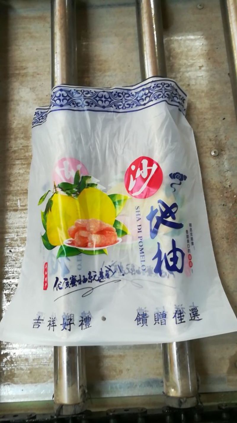 琯溪蜜柚白柚，红柚套袋果薄皮，口感好，个头整体均匀。