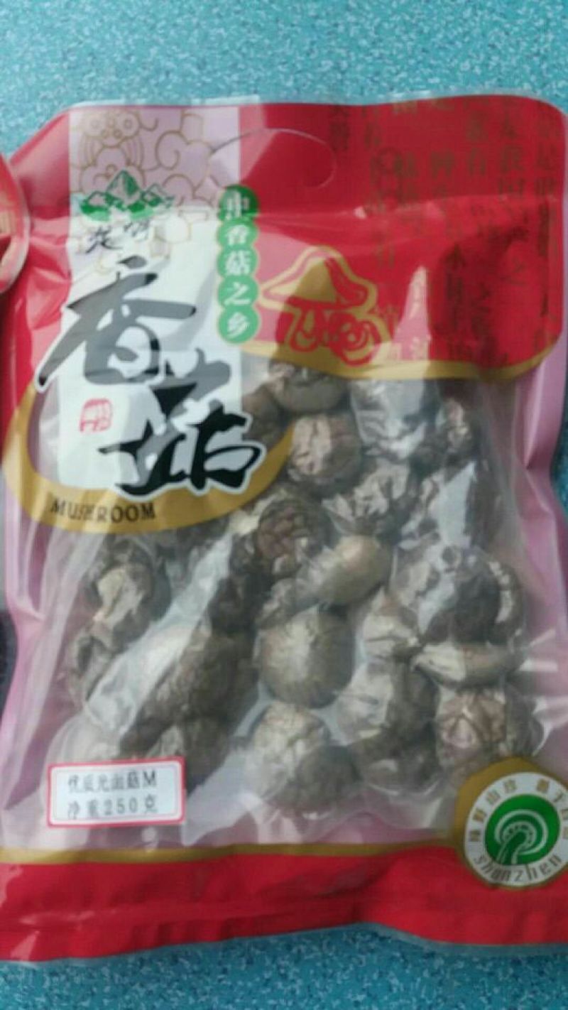 酒店专用包邮精选4..0厚肉香菇，椴木菇，光面菇干香菇