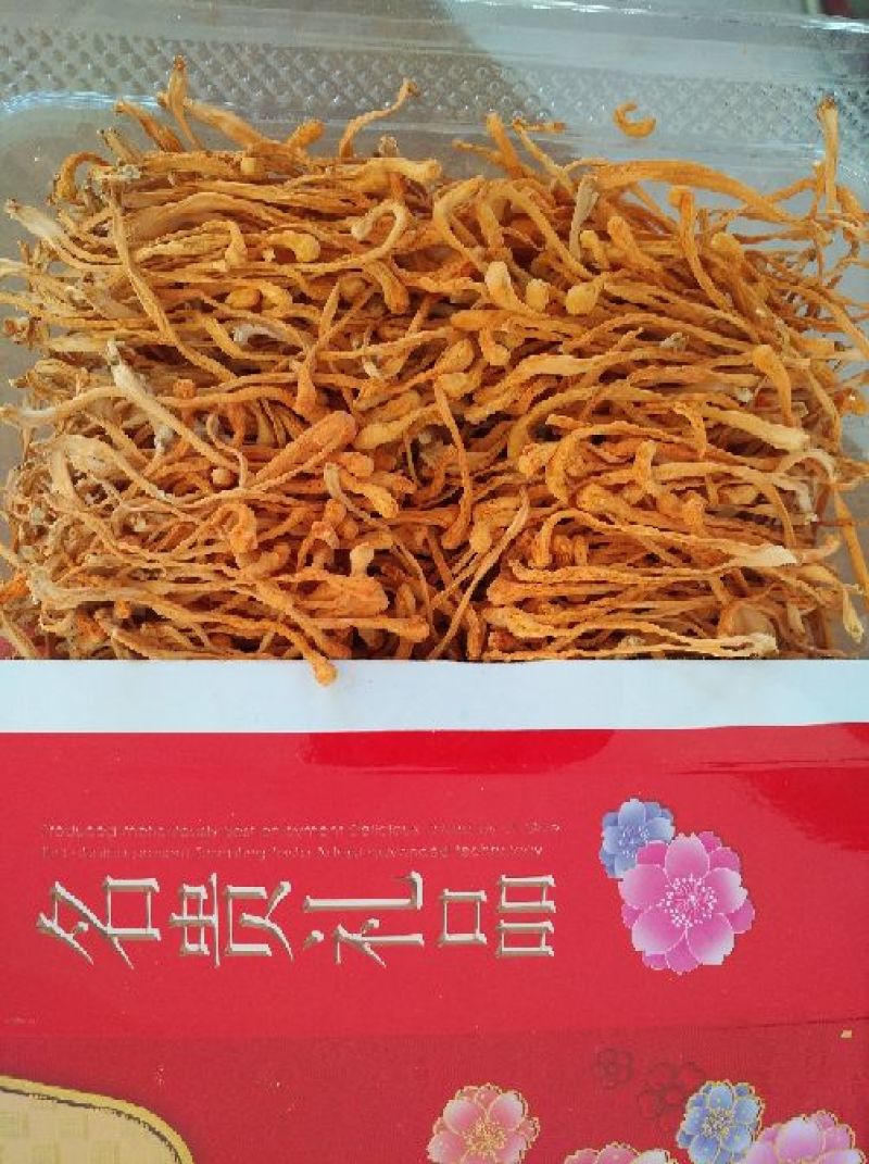 礼盒小包装虫草花，孢子头大颜色均匀，无硫黄熏。