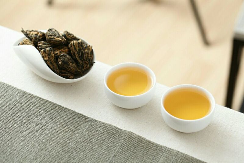 云南凤庆红茶先用一芽一叶手工制做（宝塔红500克两盒）