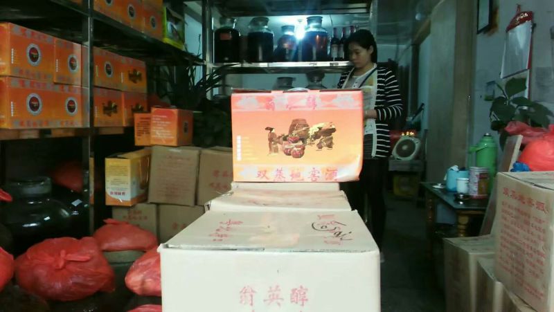 纯粮地窖酒十斤装地窖酒，都是三年以上的各种地窖酒，招代理