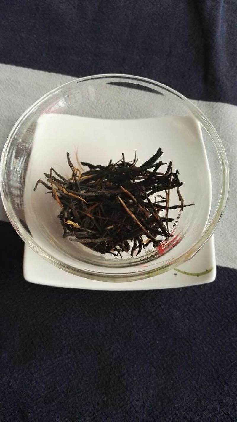 云南凤庆松针是一芽一叶的茶500克两盒