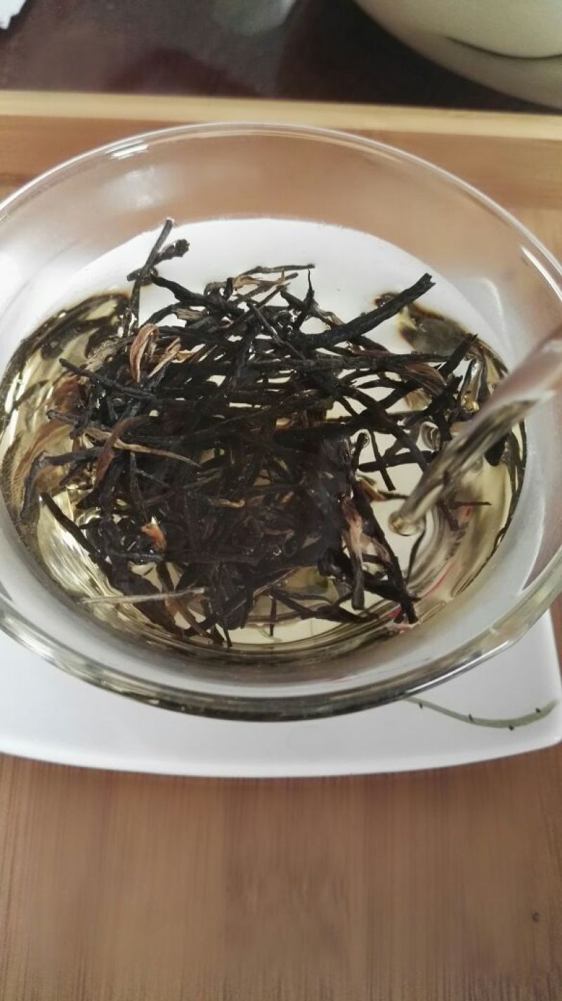 云南凤庆松针是一芽一叶的茶500克两盒