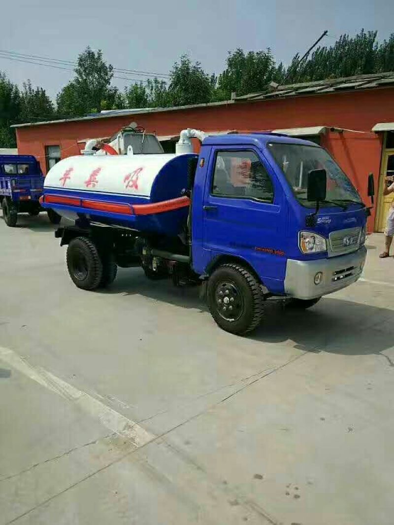 吸粪车