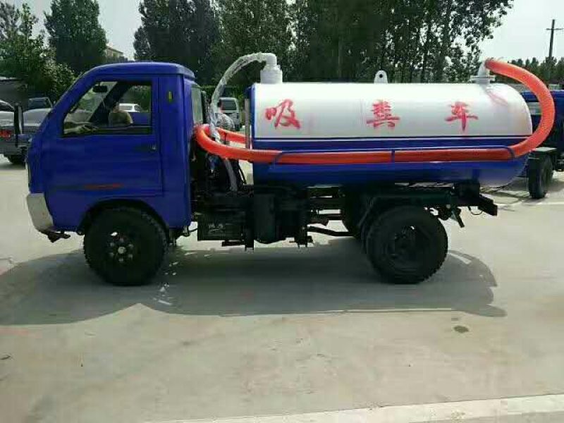 吸粪车