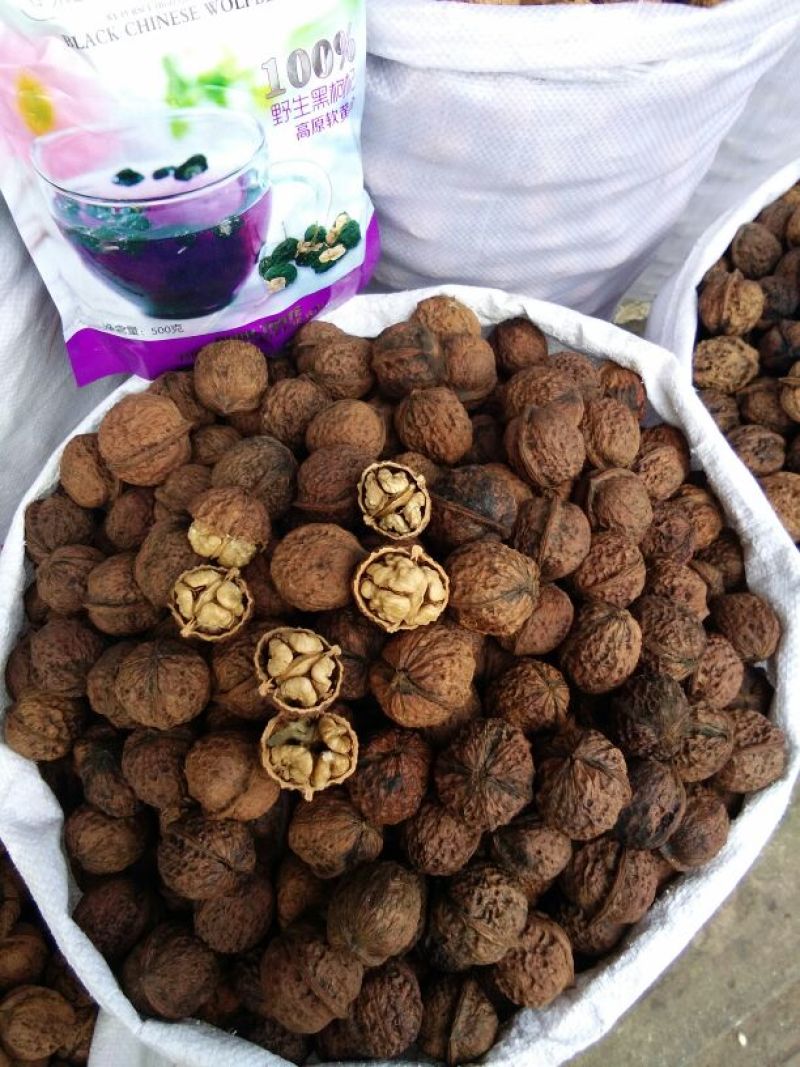 薄皮核桃云南大理漾濞薄皮核桃，口感好，仁子饱满