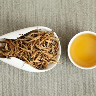 云南凤庆大金针，纯正凤庆原料，自厂自销。