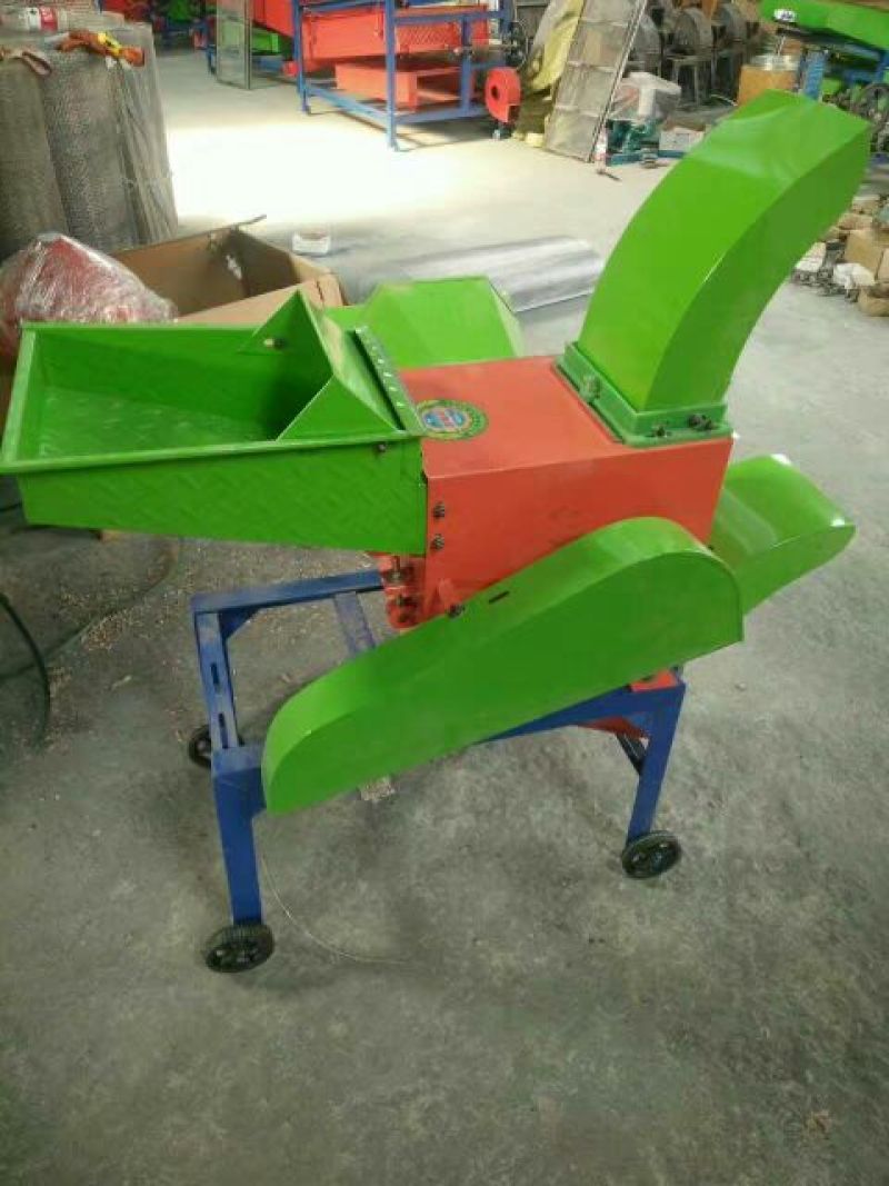 桔杆粉碎机，养殖户应用，集揉丝粉碎一本，工作效高。