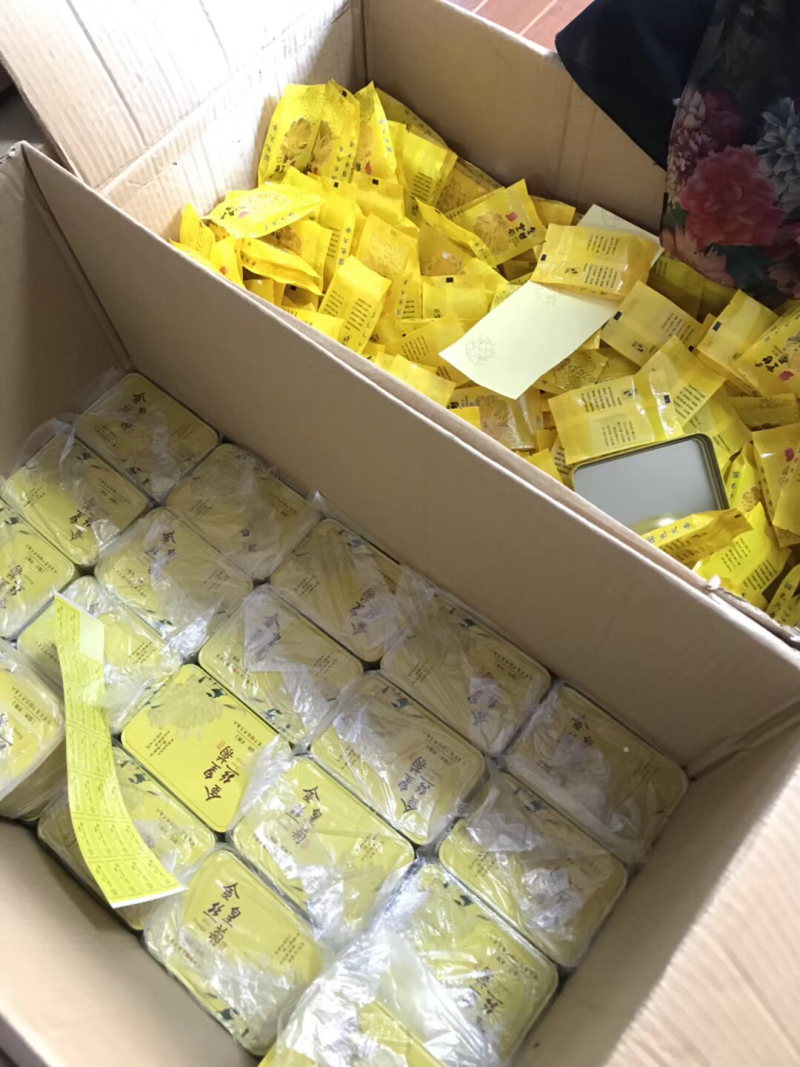 金丝皇菊，一盒十朵色泽金黄