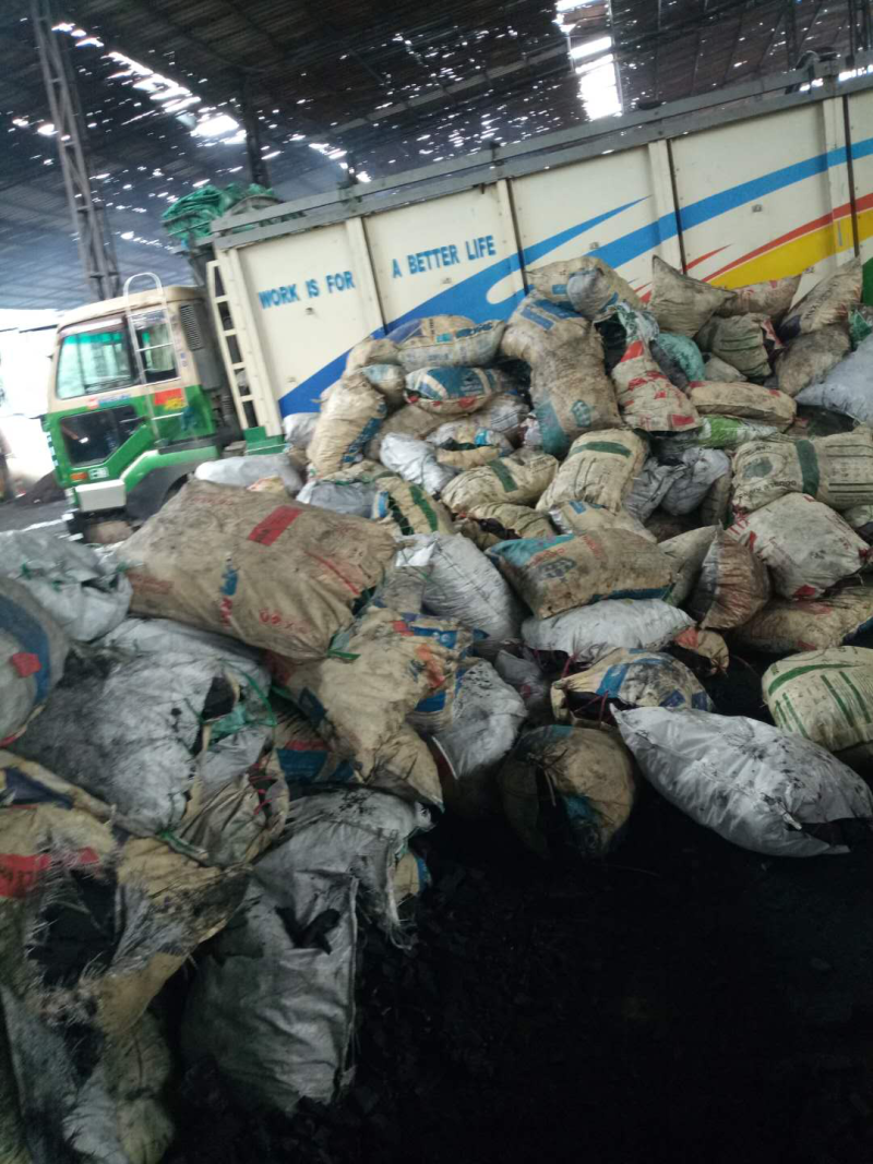 大量供应木炭（工业用碳）需要联系，价格量大可谈