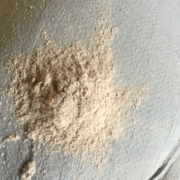 木屑，木屑颗粒原料。木糠粉！