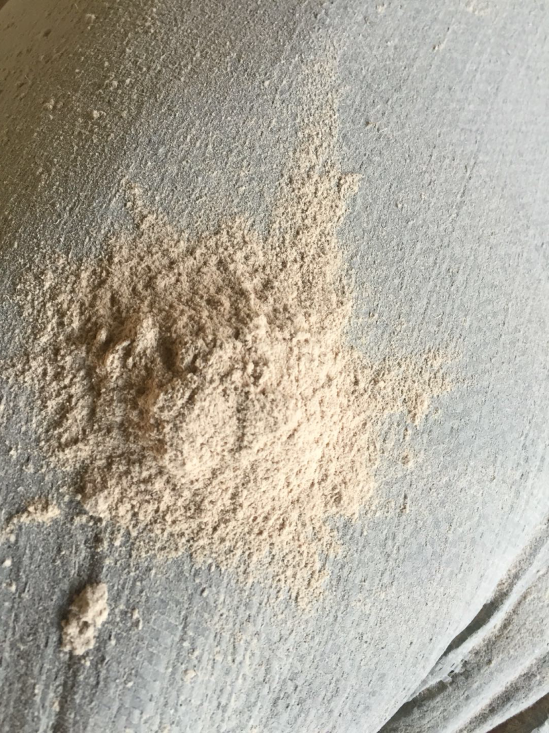 木屑，木屑颗粒原料。木糠粉！