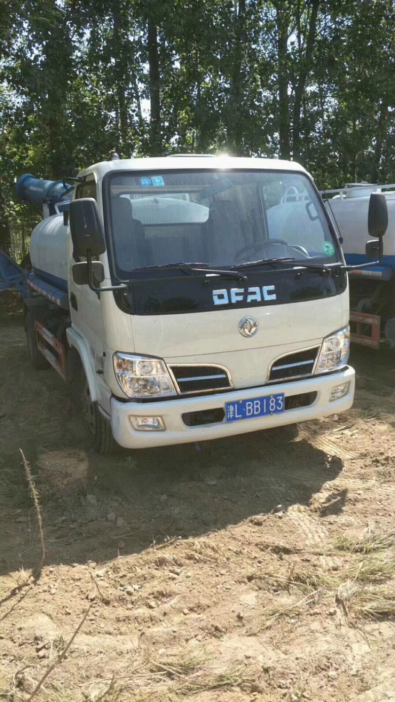 常年出售洒水车吸粪车垃圾车扫路车等各种环卫设备