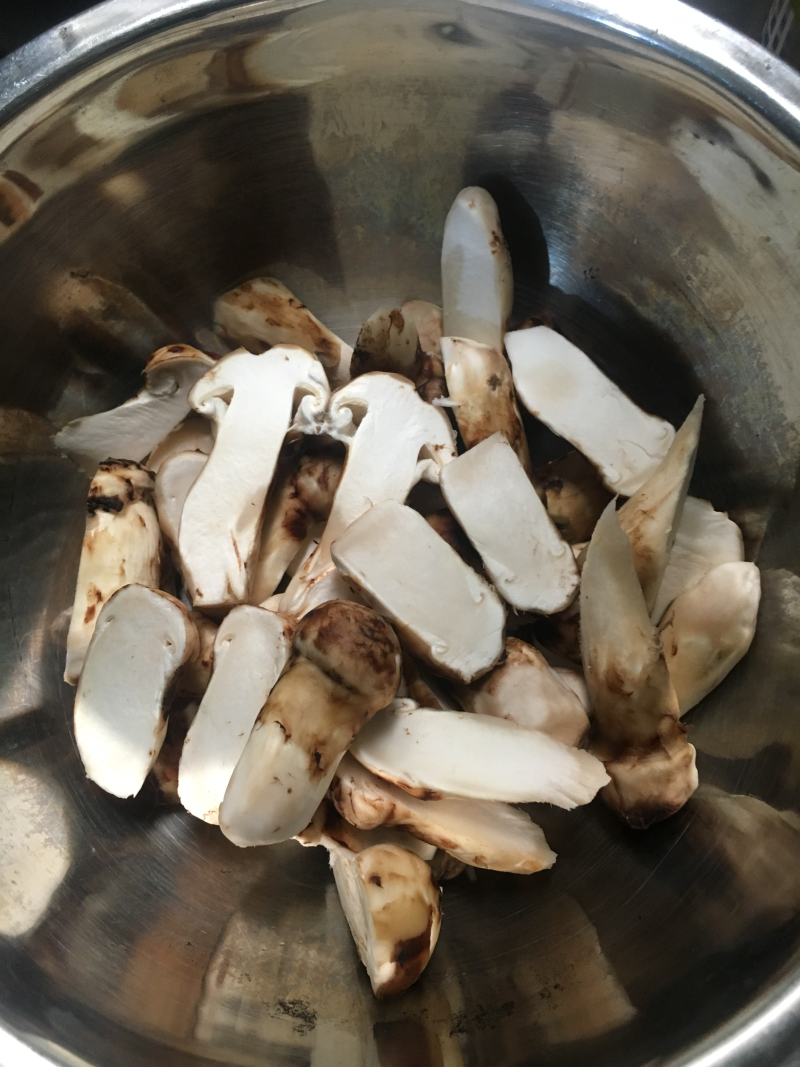 松茸干片，野生松茸菌，云南野生食用菌批发