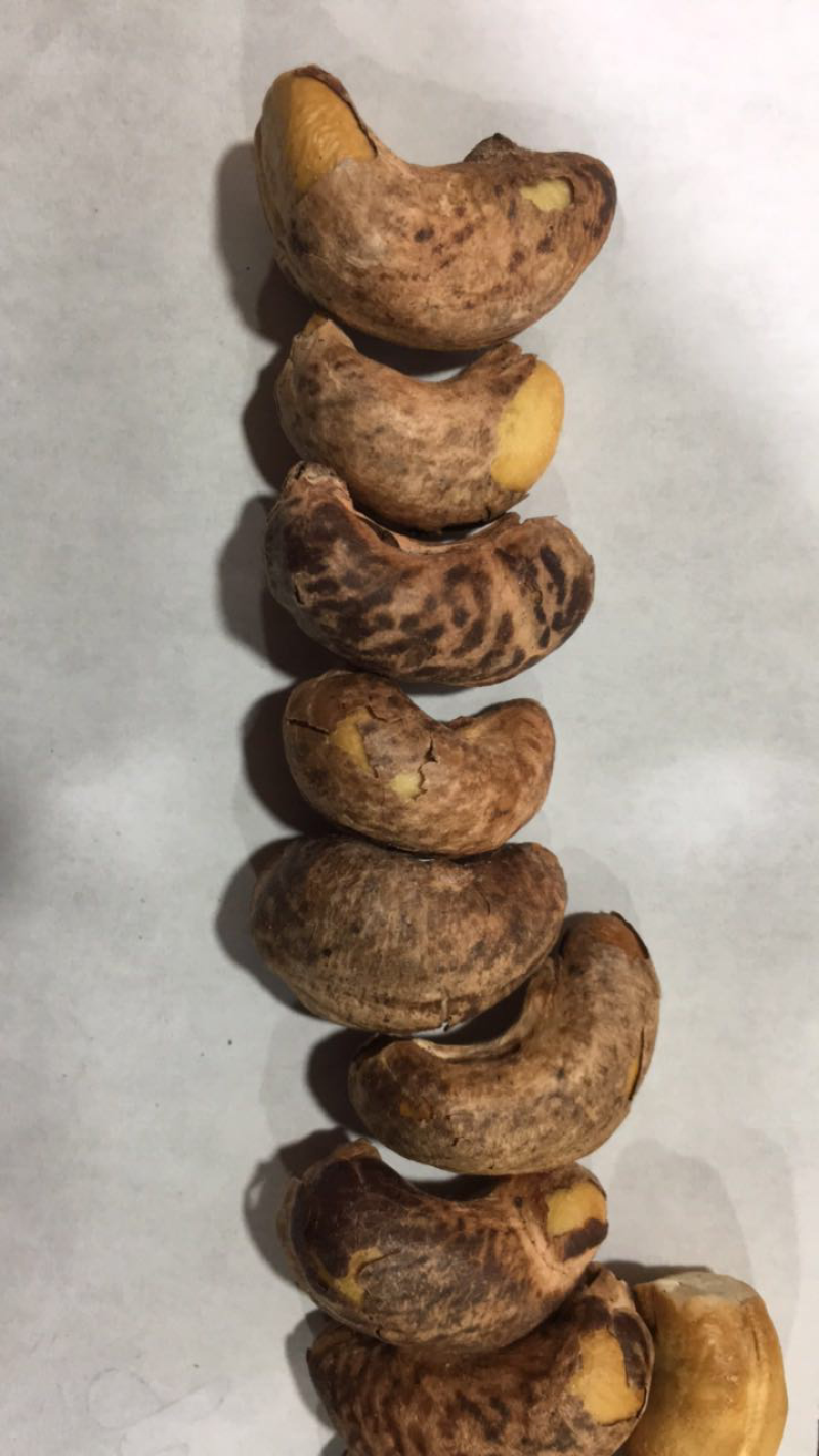 带皮腰果
