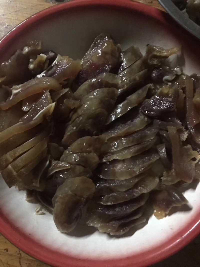 腊肠客家风味45元一斤，广式腊肠35一斤，腊鸭65每只