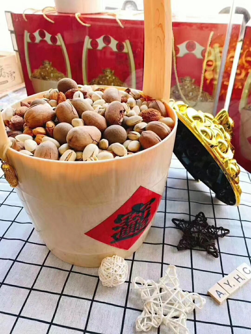 一桶金坚果礼盒