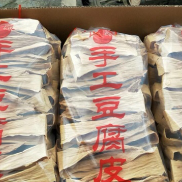 手工制作柴火烤香豆腐皮