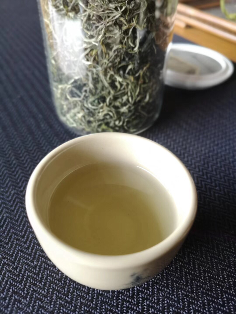 云南头春绿茶