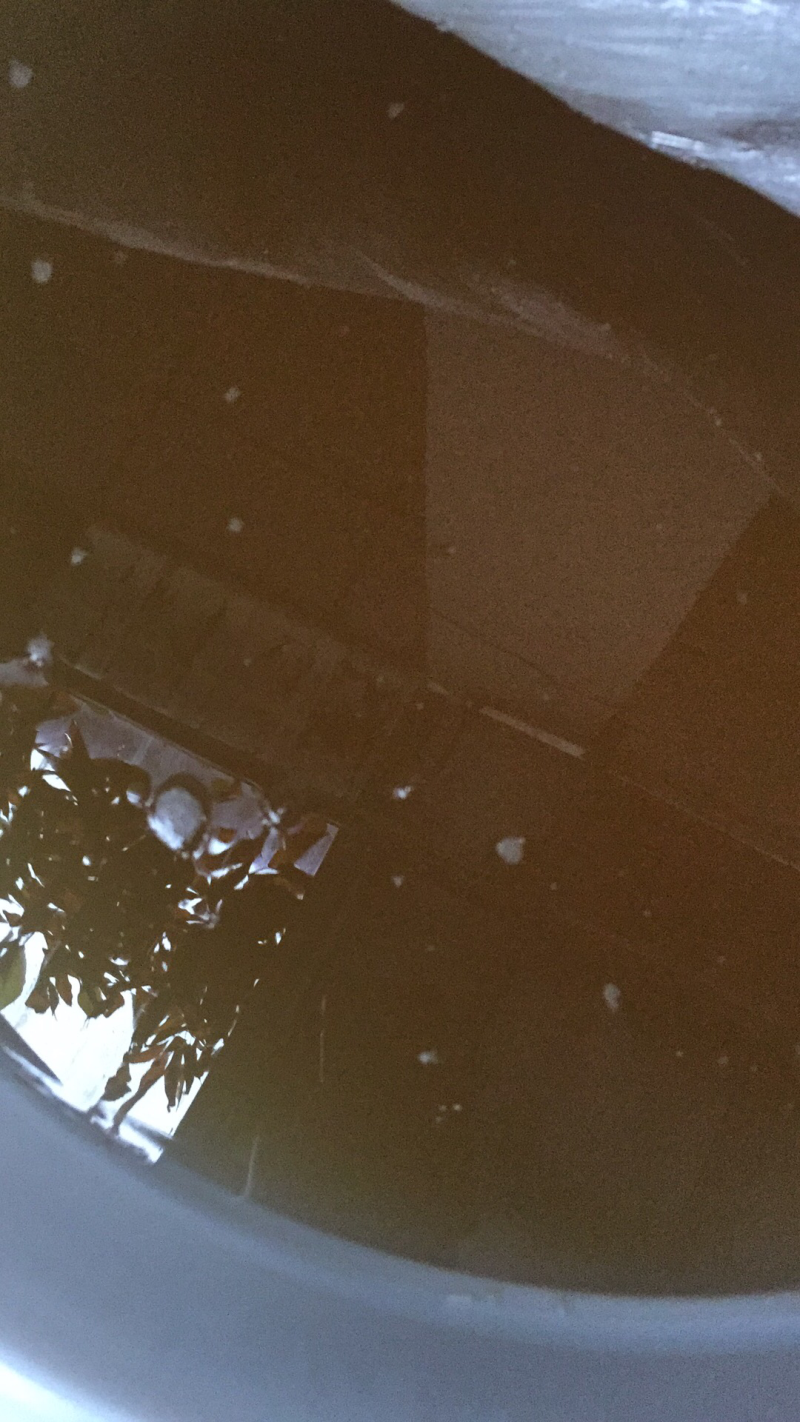 老糟白酒，纯粮酿造，传统工艺发酵时间长达180天。52度