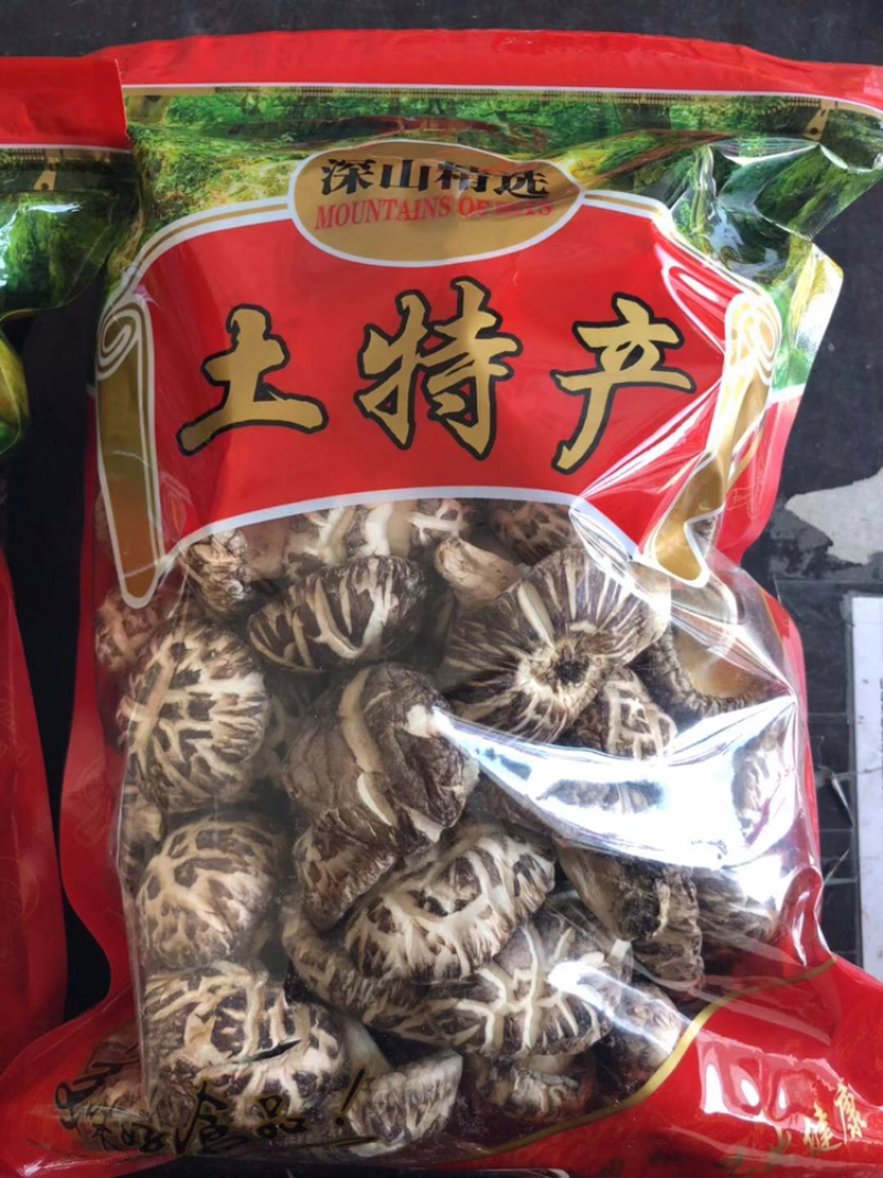椴木香菇。花菇